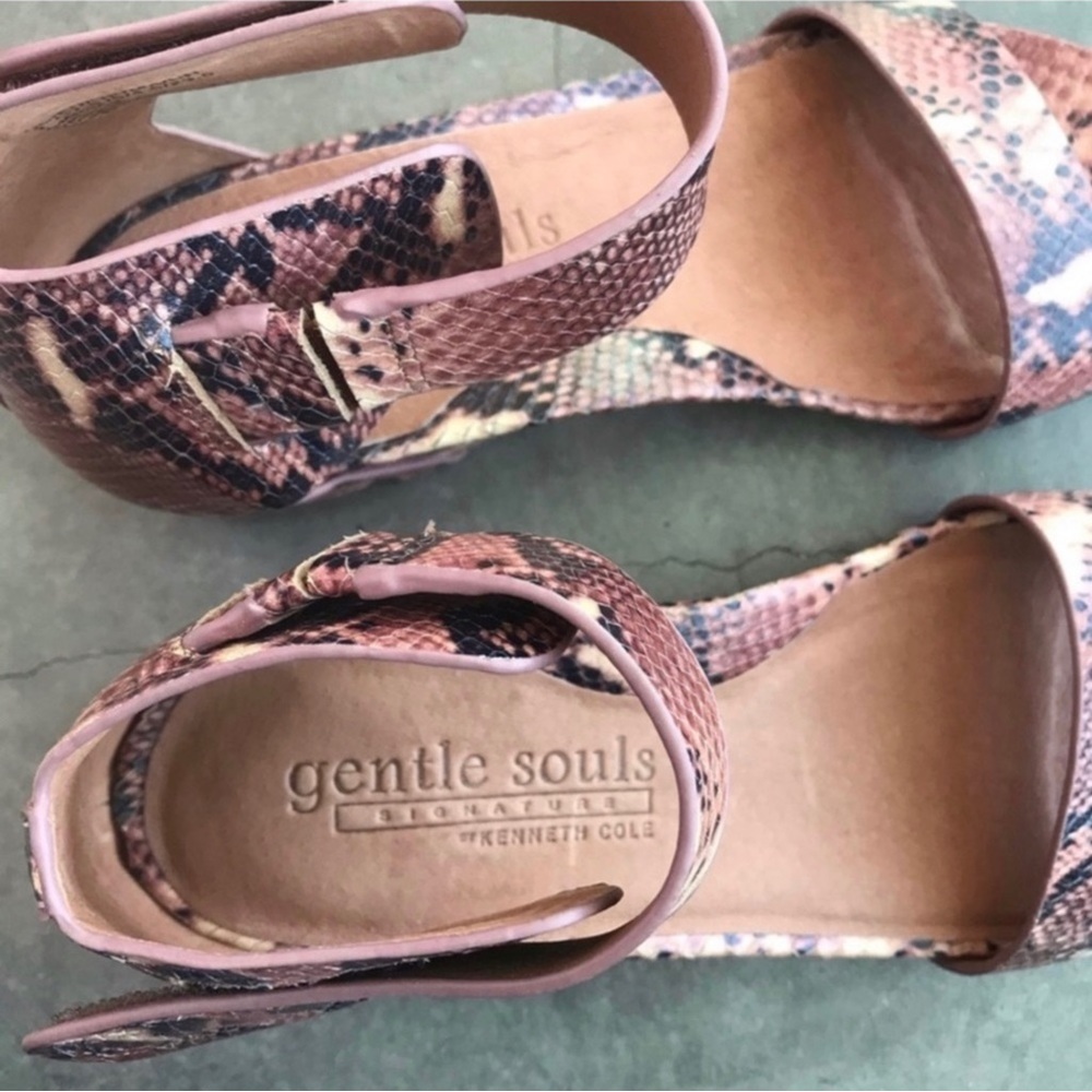 NEW Gentle Souls Leather Reptile Mauve/Black Print Wedge Sandal Size 6.5 NWOB - Picture 11 of 13